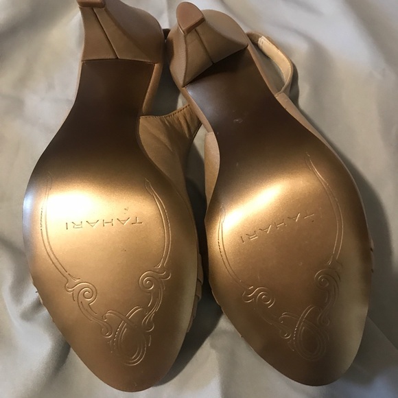 ⭐️ Tahari Tan Heels (5 1/2) - Picture 2 of 4